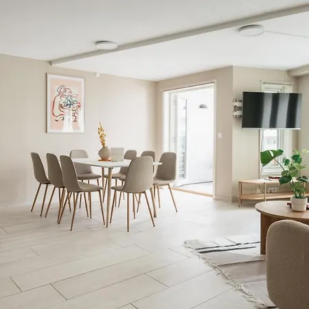 L Urban - Spacious With Private Terrace アパート *