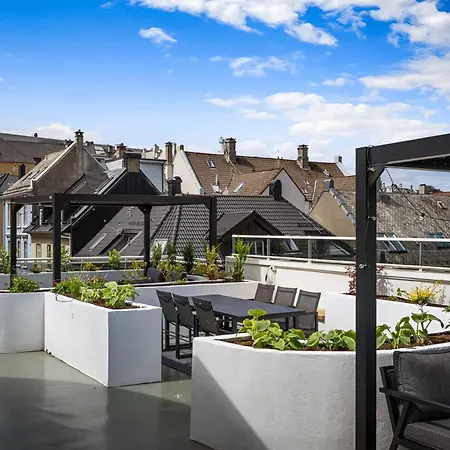 L Urban - Spacious With Private Terrace ベルゲン