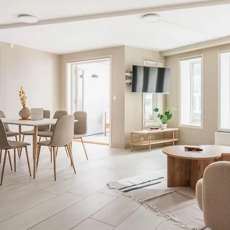 L Urban - Spacious With Private Terrace 아파트 *