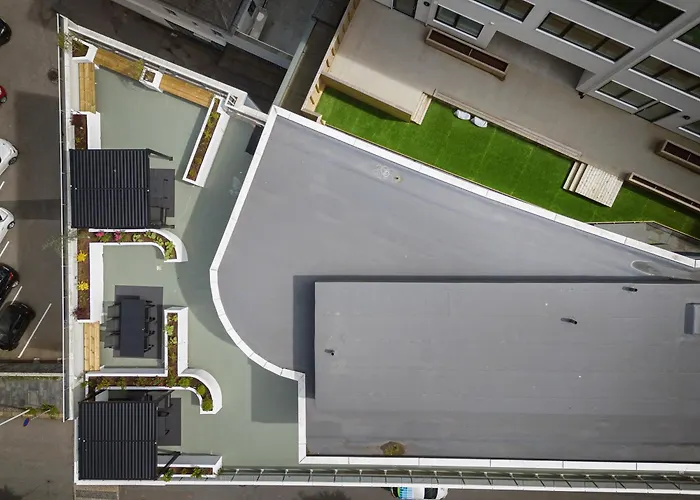 L Urban - Spacious With Private Terrace *