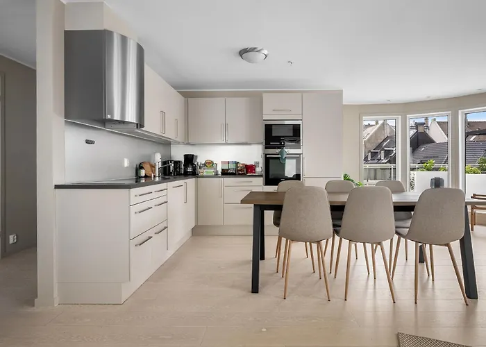 L Urban - Spacious With Private Terrace Apartment *