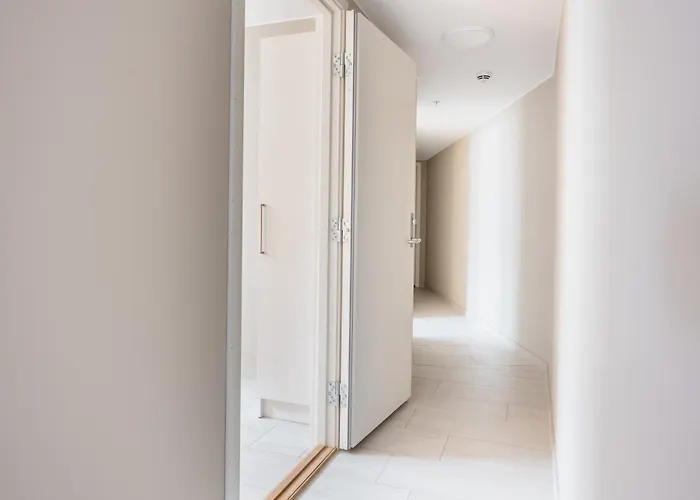 L Urban - Spacious With Private Terrace